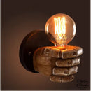 Applique murale avec main