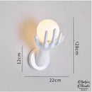 Applique murale main avec boule